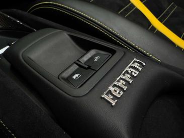 Ferrari F8 Spider — photo 25