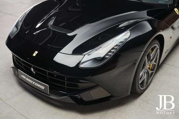 Ferrari F12 Berlinetta — photo 11