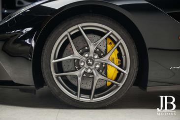 Ferrari F12 Berlinetta — photo 16
