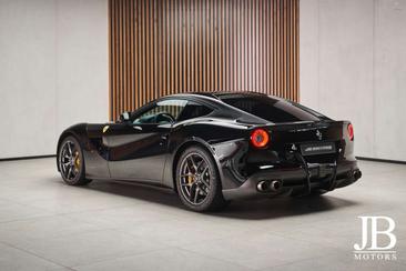 Ferrari F12 Berlinetta — photo 18