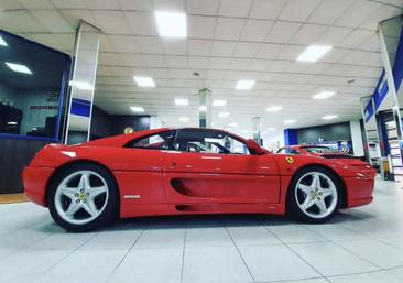 Ferrari F355 — photo 18