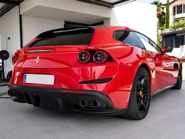 Ferrari GTC4Lusso — photo 2