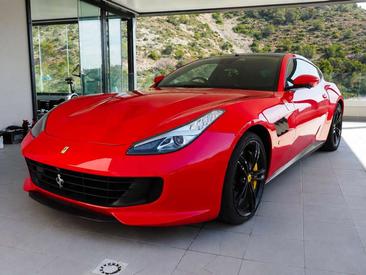 Ferrari GTC4Lusso — photo 5