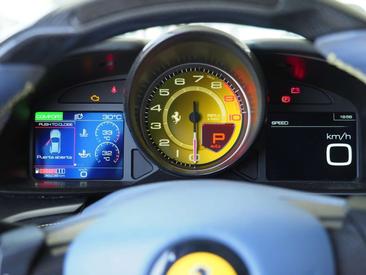 Ferrari GTC4Lusso — photo 7