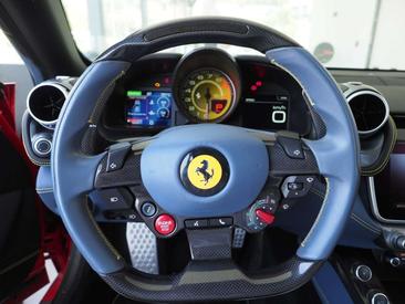 Ferrari GTC4Lusso — photo 9