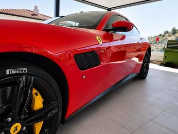 Ferrari GTC4Lusso — photo 10
