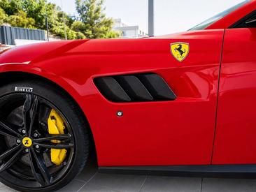 Ferrari GTC4Lusso — photo 11