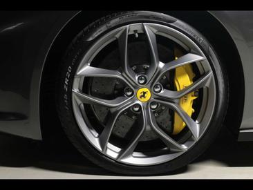 Ferrari GTC4Lusso — photo 8