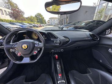 Ferrari 488 Spider — photo 31