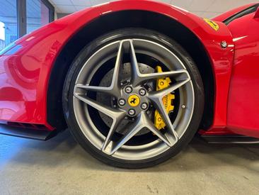 Ferrari F8 Tributo — photo 7