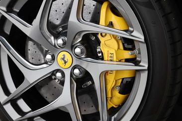 Ferrari 812 Superfast — photo 23