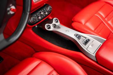 Ferrari California — photo 27