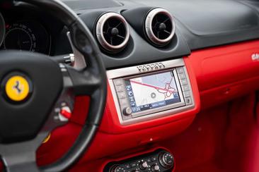 Ferrari California — photo 28
