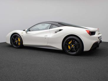 Ferrari 488 — photo 10