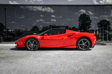 Ferrari F8 Spider — photo 3