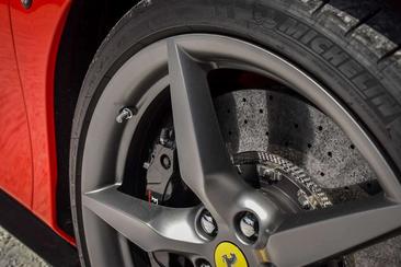 Ferrari F8 Spider — photo 9