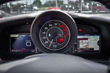 Ferrari F8 Spider — photo 23