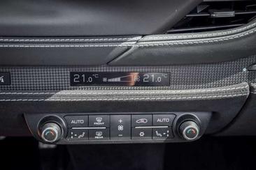 Ferrari F8 Spider — photo 27