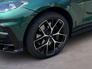 Aston Martin DBX S — photo 6