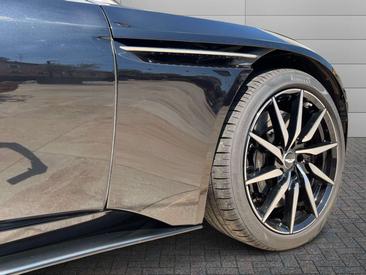 Aston Martin DB11 Coupé 4.0 V8 — photo 9