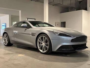 Aston Martin Vanquish V12 — photo 5