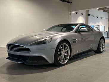 Aston Martin Vanquish V12 — photo 6