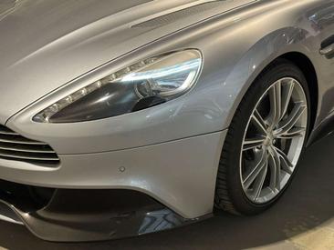 Aston Martin Vanquish V12 — photo 7