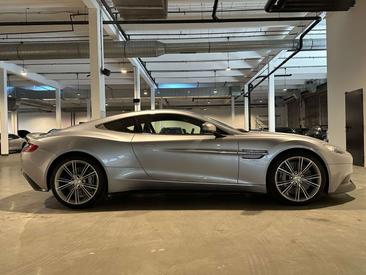 Aston Martin Vanquish V12 — photo 8