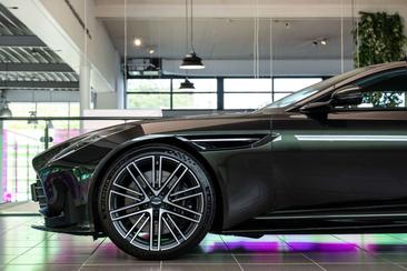 Aston Martin DB12 4.0 V8 — photo 8