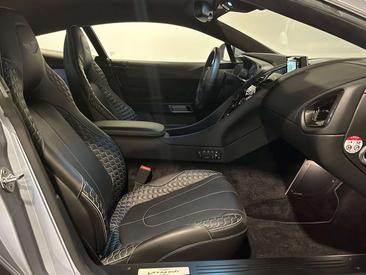 Aston Martin Vanquish V12 — photo 12