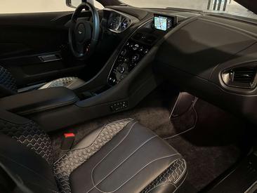 Aston Martin Vanquish V12 — photo 17