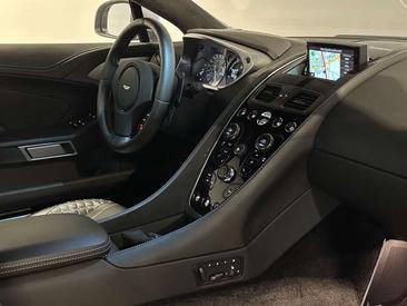 Aston Martin Vanquish V12 — photo 18