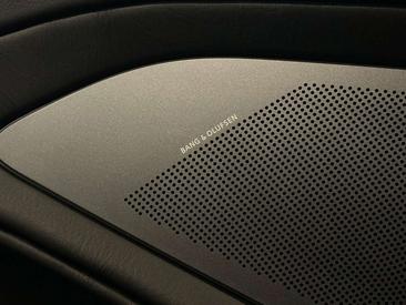 Aston Martin Vanquish V12 — photo 21