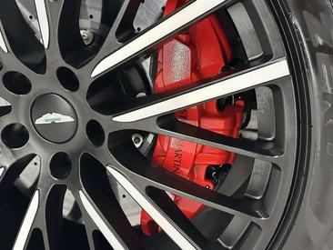 Aston Martin DBX 707 — photo 10