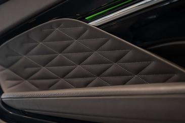 Aston Martin DB12 4.0 V8 — photo 28