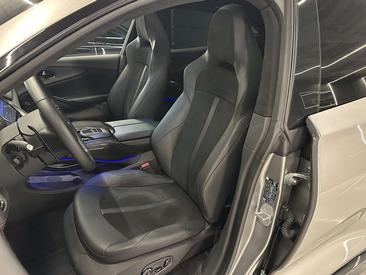 Aston Martin DBX 707 — photo 13