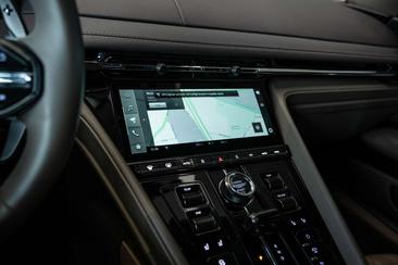 Aston Martin DB12 4.0 V8 — photo 30
