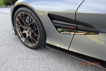 Aston Martin Vanquish V12 — photo 3