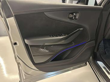 Aston Martin DBX 707 — photo 17
