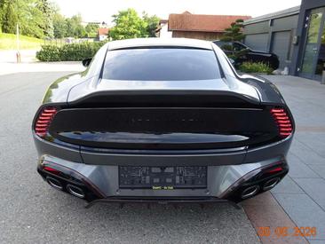 Aston Martin Vanquish V12 — photo 7