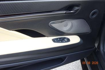 Aston Martin Vanquish V12 — photo 10