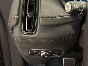 Aston Martin DBX 707 — photo 24