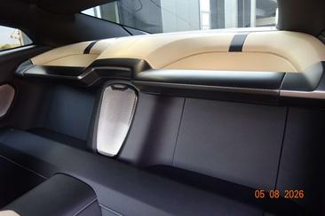 Aston Martin Vanquish V12 — photo 14