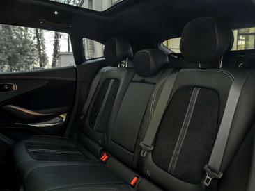 Aston Martin DBX 707 4.0 V8 — photo 9
