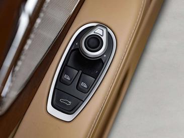 Aston Martin DB12 Volante — photo 26