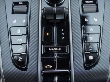 Aston Martin Vanquish Volante — photo 14