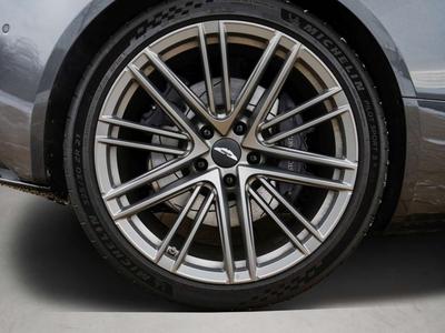 Aston Martin DB12 Volante