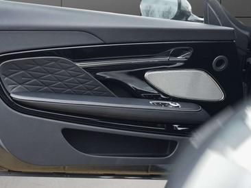 Aston Martin DB12 Volante — photo 25