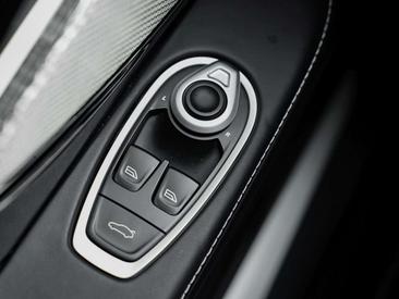 Aston Martin DB12 Volante — photo 28