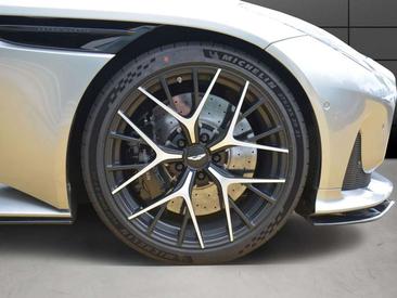 Aston Martin DB12 Coupé — photo 4